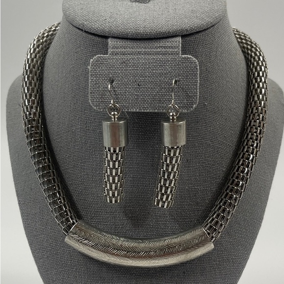 Preowned - assortment of costume jewelry **Dorado693** - Picture 2 of 10